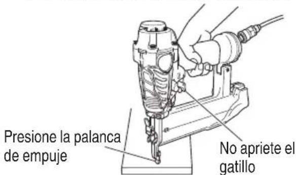 Presione la palanca de empuje No apriete el gatillo