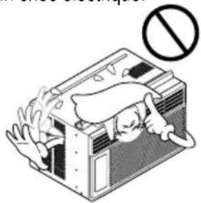 LG R1001E - Ne laissez pas que de l'eau coulesurles pièces électriques - 1