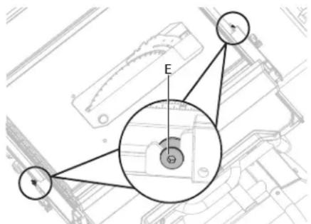 HITACHI C10RJ - ALIGNEMENT DU GUIDE LONGITUDINAL PAR RAPPORT À LA LAME (FIG. 30a-30b) - 2