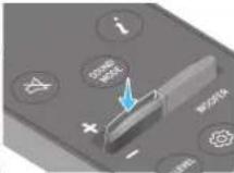 SAMSUNG HW-Q935GC - Wkładanie baterii przed użyciem pilota (2 baterie AAA) - 17