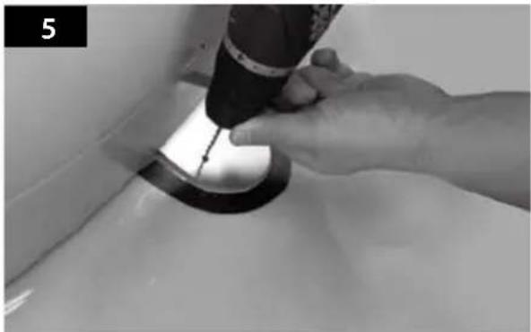 Selfsat Snipe Dome - SNIPE DOME Installation on the car roof (same for all 4 mounting plate edges) - 5