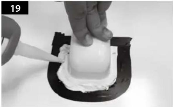 Selfsat Snipe Dome - SNIPE DOME Installation on the car roof (same for all 4 mounting plate edges) - 19