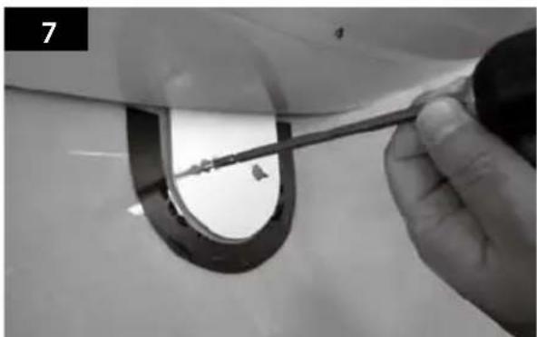 Selfsat Snipe Dome - SNIPE DOME Installation on the car roof (same for all 4 mounting plate edges) - 7