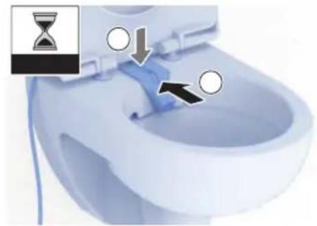 GEBERIT AquaClean Cama - Schliessen Sie den Wassertank wieder mit dem Deckel, damit keine Unreinheiten in den Wassertank gelangen. - 5