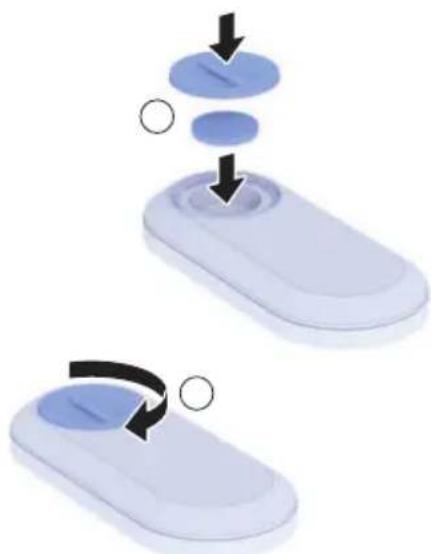 GEBERIT AquaClean Cama - Inserire una nuova batteria del tipo CR2032. - 1