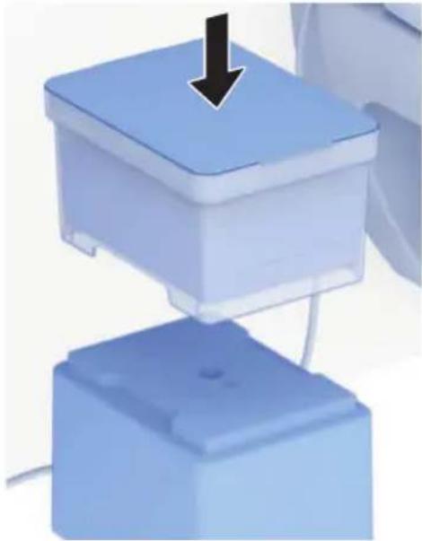 GEBERIT AquaClean Cama - Posizionare il serbatoio dell'acqua con il coperchio sul modulo tecnico. - 1