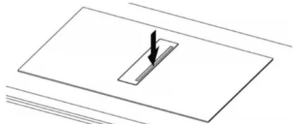 Fulgor Milano FHH 600 ID TC BK - Para retirar o filtro metálico de gordura e o tabuleiro, proceder como indicado na Fig. 34: -> Empurrar para baixo o lado direito da tampa central de vidro - 1