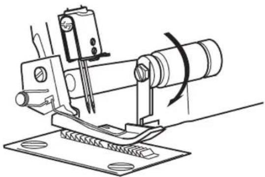 SINGER Heavy Duty HD0400S - To place movable knife in working position - 4
