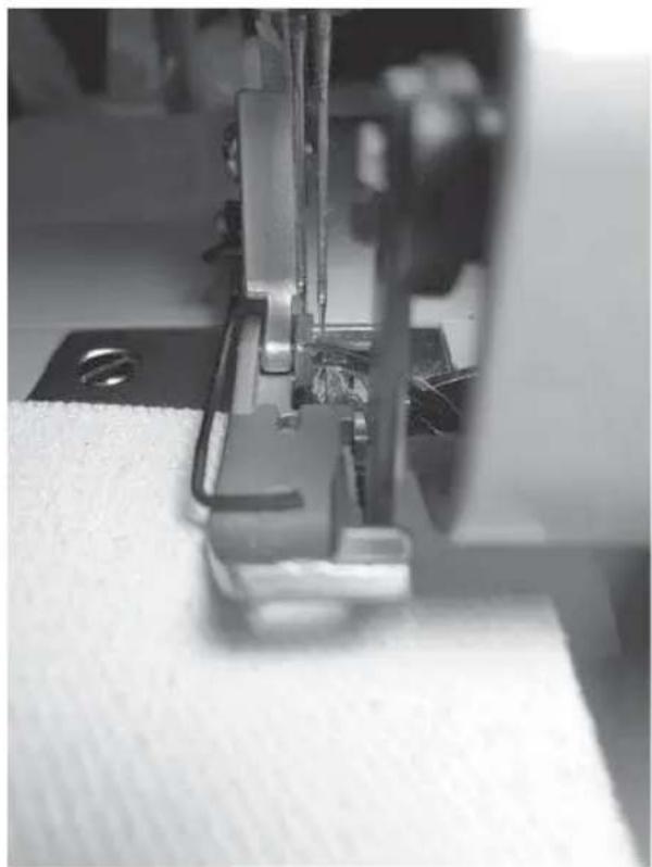 SINGER Heavy Duty HD0400S - Surjet standard - 1