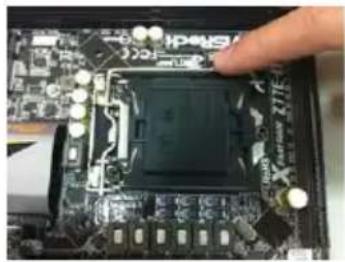 ASROCK Z77 Extreme4 - CPU Installation - 3