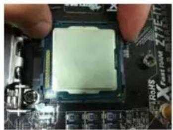 ASROCK Z77 Extreme4 - CPU Installation - 9