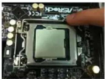 ASROCK Z77 OC Formula - CPU Installation - 10