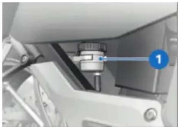 BMW K 1600 GTL (2023) - Quantité de liquide de frein insuffisante ou liquide de frein contaminé dans le ré-servoir de liquide de frein - 1