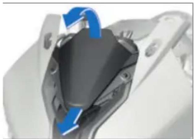 BMW S 1000 RR (2023) - Poser le rétroviseur - 2