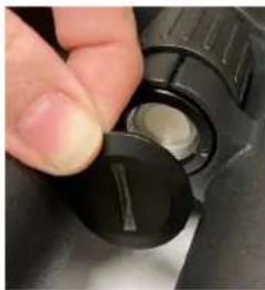 BUSHNELL Fusion X 10x42 - BATTERIE-AKTIVIERUNG / BATTERIESTATUSANZEIGE - 6