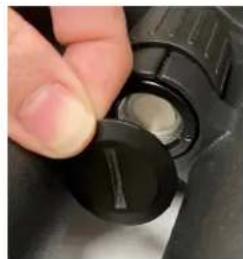 BUSHNELL Fusion X 10x42 - ATTIVAZIONE DELLA BATTERIA / INDICATORE DELLA DURATA DELLA BATTERIA - 6