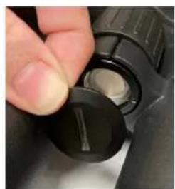 BUSHNELL Fusion X 10x42 - ATIVACAO DA PILHA / INDICADOR DE VIDA DA PILHA - 2