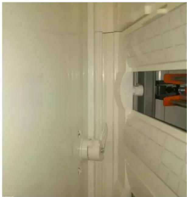 HAGER FD52PN - Montage de la porte dans les coffrets - 2