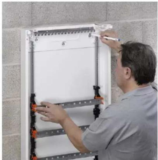 HAGER FU72DN - Montage mural pour les coffrets en saillie - 2