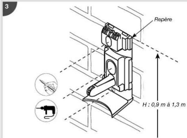 HAGER RLA145X - Fixation du support sur un mur plat - 3