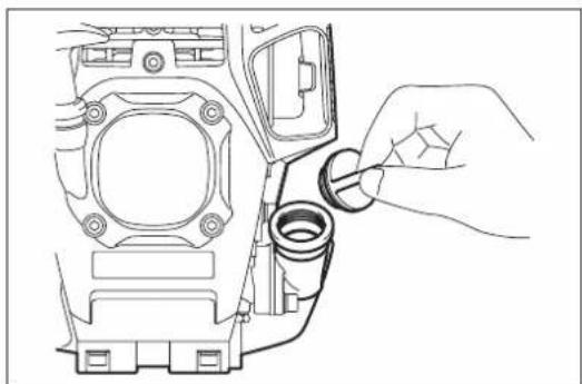 DOLMAR MH-246.4 DS - 1η παρατήρηση στην αντικατάσταση του λαδιού: “Τάπα λαδιού” - 4