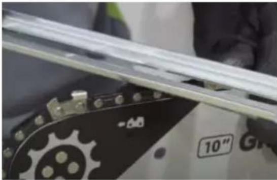 Greencut GS240C - CONTRÔLE ET TENSION DE LA CHAÎNE - 5