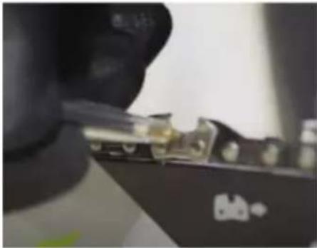 Greencut GS240C - CONTROLO E TENSIONAMENTO DA CORRENTE - 4