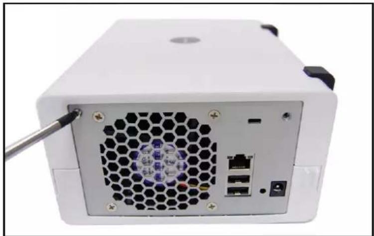 SYNOLOGY DiskStation DS210j - INSTALLATION DU DISQUE DUR - 7