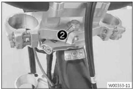 GAS GAS EC 250F (2024) - Monter le té de fourche inférieur - 3