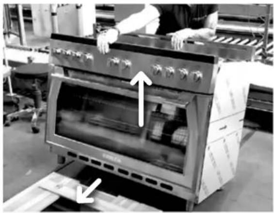 Forza FR304GN - Déballage de la cuisinière (48") - 9
