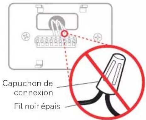 HONEYWELL RTH7560E1001/E - Assurez-vous qu'il n'y a aucun fil de 120/240 V. - 2