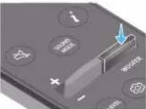 SAMSUNG HW-Q810C - Patareide sisestamine enne kaugjuhtimispuldi kasutamist (kaks AAA-patareid) - 15
