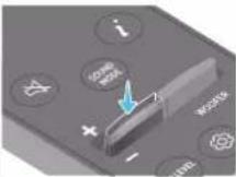 SAMSUNG HW-Q710C - Wkładanie baterii przed użyciem pilota (2 baterie AAA) - 16