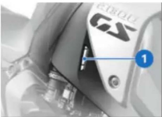 BMW R 1300 GS (2023) - Contrôler le niveau de liquide de refroidissement - 1