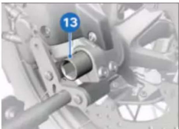 BMW F 900 GS (2023) - Montage de la roue avant dans le sens de rotation contraire - 2