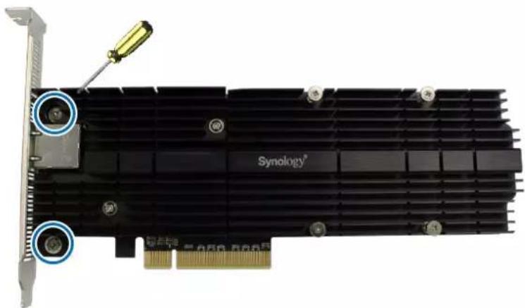SYNOLOGY E10M20-T1 - Pour fixer un SSD M.2 à la carte adaptateur E10M20-T1 : - 15