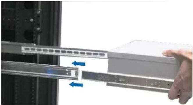 SYNOLOGY UC3200 - Pour installer le kit de rails : - 4