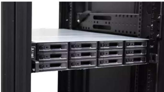 SYNOLOGY UC3200 - Pour installer le kit de rails : - 5