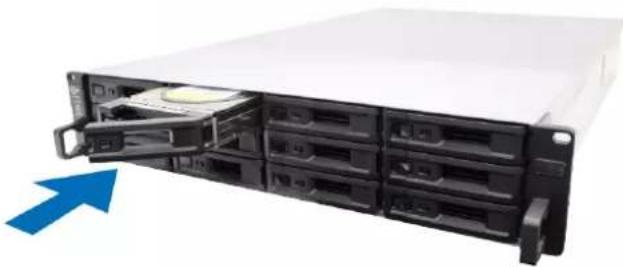 SYNOLOGY UC3200 - Installation des disques - 4