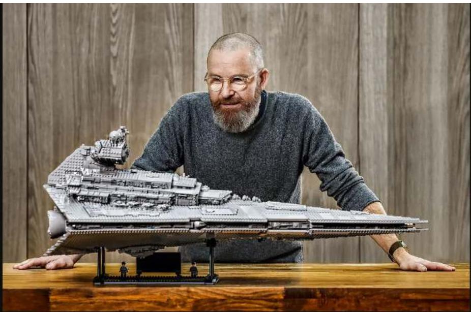 LEGO Star Wars 75252 - À PROPOS DE L'ÉQUIPE DE DESIGN LEGO® STAR WARS™ - 12