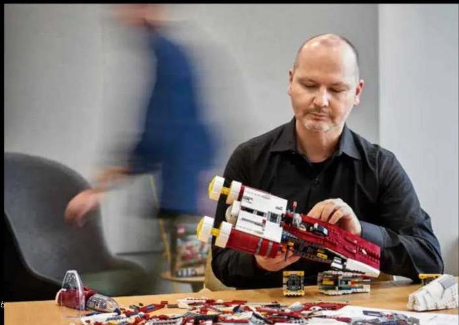 LEGO Star Wars 75275 - RENCONTRE AVEC LE CONCEPTEUR DU MODÈLE - 1