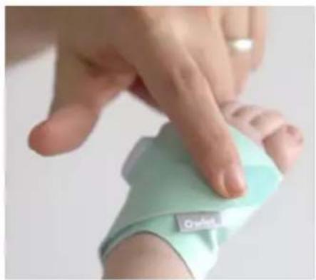 Owlet Smart Sock 3 - 삭스 사이즈 결정, 착용 및 고정하기 - 5