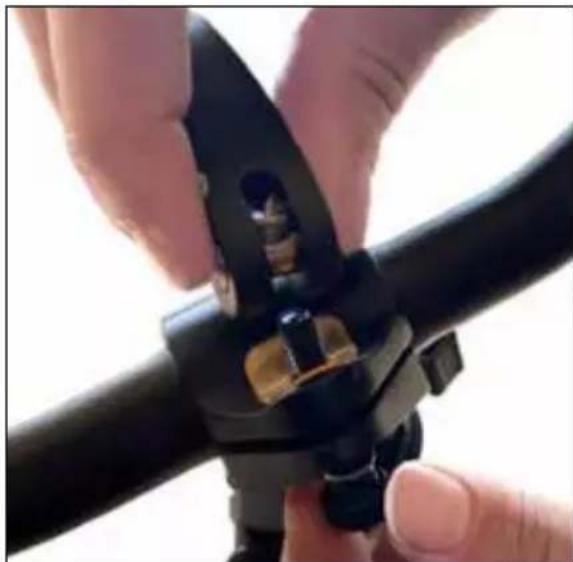 Argento Piuma Plus U16 - Istruzioni montaggio/smontaggio placca attacco manubrio per eventuale installazione/rimozione manubrio (se necessario - facoltativo) - 2
