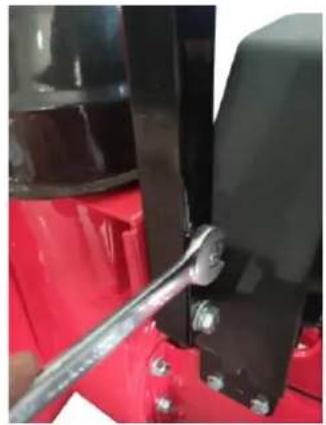 Fuxtec FX-SF210 - Mounting the snow blower - 4