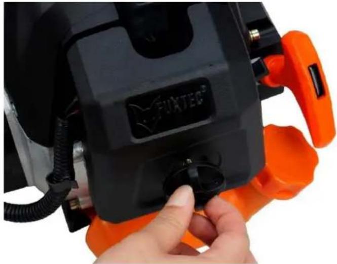 Fuxtec FX-PS162 - Reinigung des Luftfilters - 1