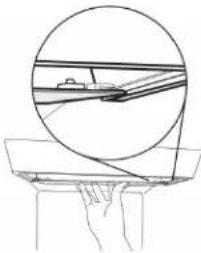 MAYTAG MRSF4036PW - Réinstallation du protège-ampoule : - 1