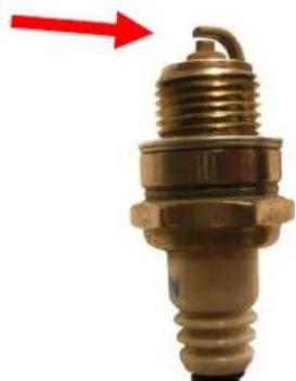 Fuxtec FX-LBP165T - Changer ou vérifier une bougie d'allumage - 1