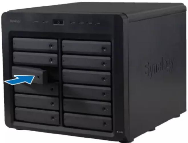 SYNOLOGY DX1222 - Installation des disques - 1