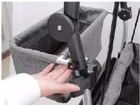 Fuxtec FX-CTL950 - Attaching the rear bag - 1