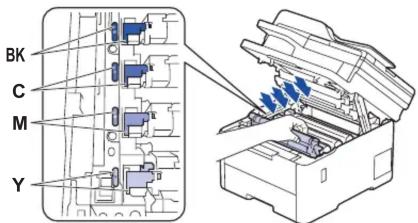 BROTHER MFC-L8340CDW - Retirez les matériaux d'emballage de l'appareil et réinstallez les ensembles unité tambour/cartouche de toner - 5